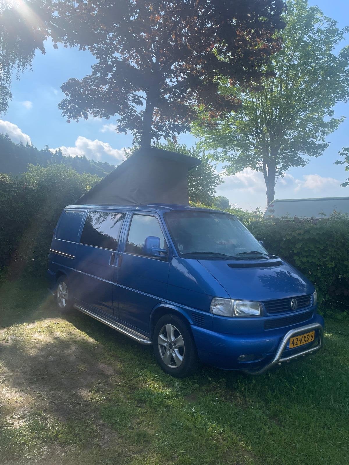 Volkswagen T4 2.5 TDI Buscamper met hefdak en camperinbouw, Caravans en Kamperen, Campers, Hefdak, Volkswagen, Tot en met 3, Koelkast