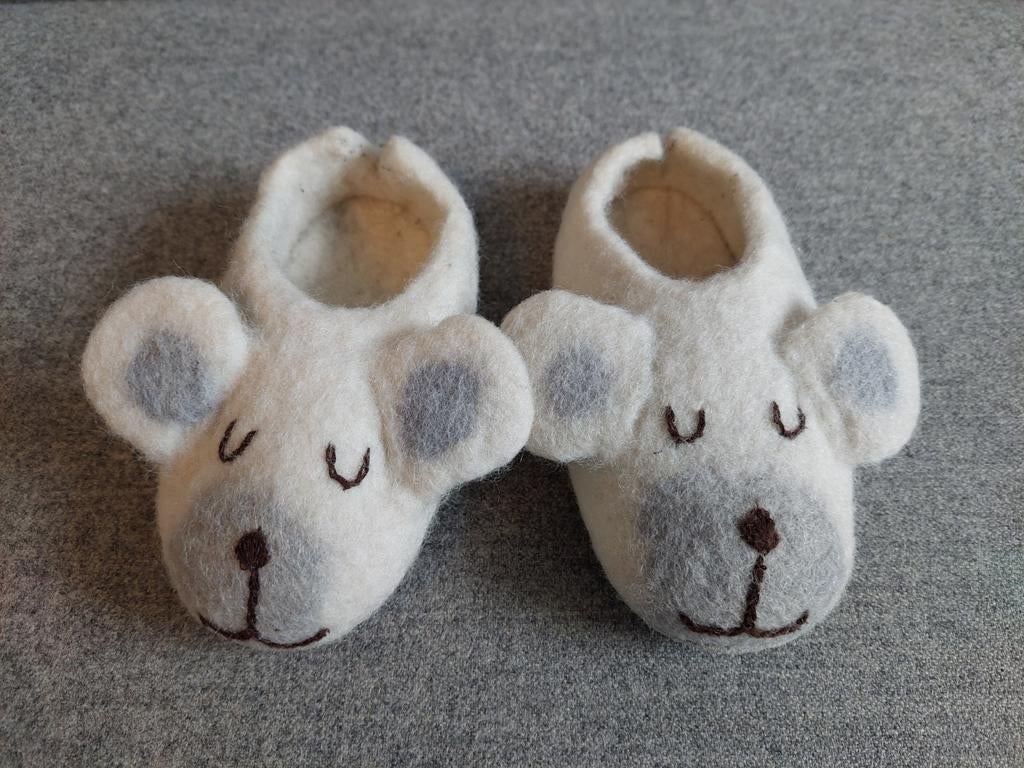 Vilten dierenslofjes peuter / kleuter maat 23, Kinderen en Baby's, Slofjes, Jongetje of Meisje, Ophalen of Verzenden, Zo goed als nieuw