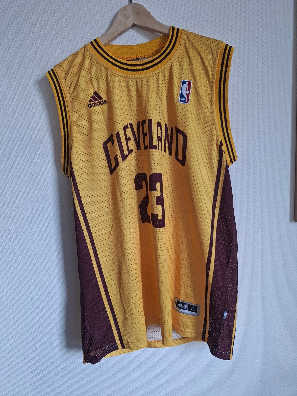 Adidas NBA Cleveland Cavaliers LeBron James #23 Jersey XXL, Adidas, Geel, Maat 46/48 (XL) of groter, Ophalen of Verzenden