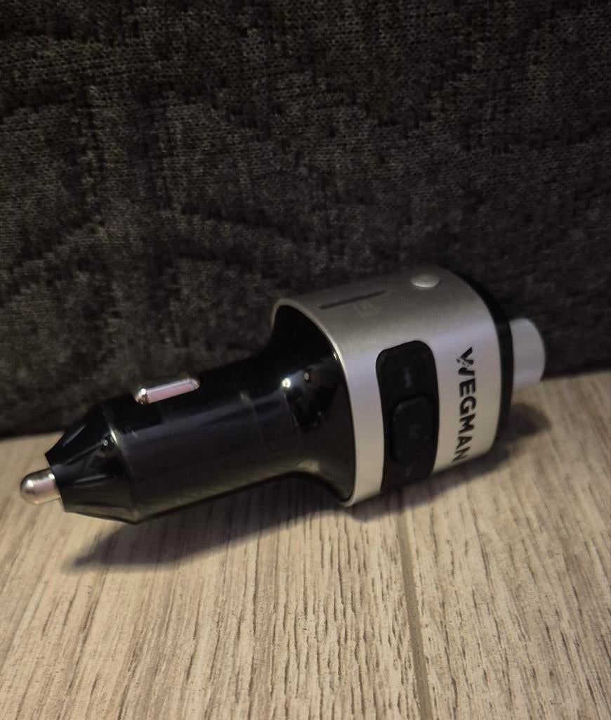 Wegman Bluetooth FM Transmitter - Autolader USB - Carkit, Auto diversen, Carkits, Ophalen of Verzenden