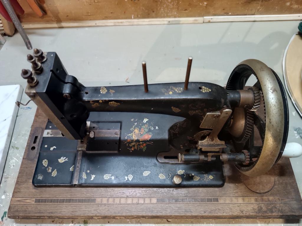 Antieke naaimachine Seidel & Neumann Victoria. Met spoeltjes, Ophalen