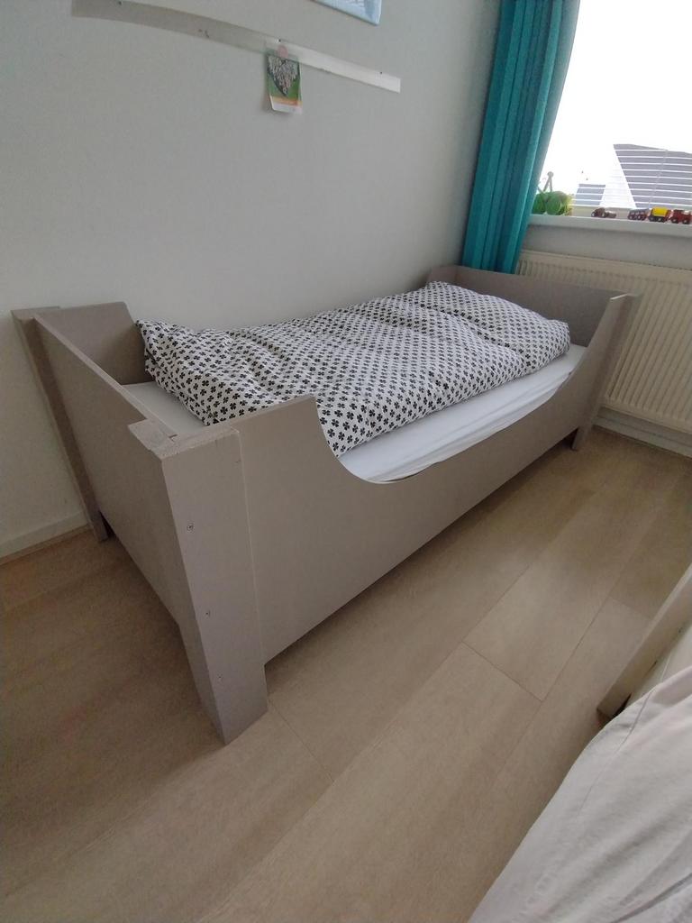 Kinderbed/peuterbed met lattenbodem - Grijs, Kinderen en Baby's, Kinderkamer | Bedden, Ophalen, 70 tot 85 cm, Zo goed als nieuw