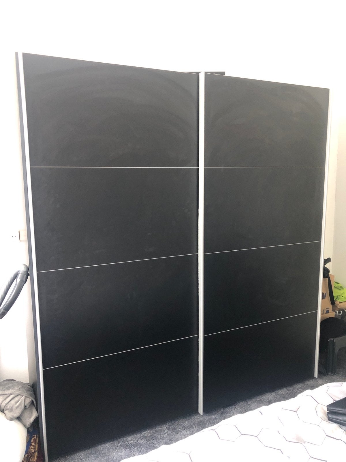 Zwarte kledingkast met schuifdeuren, Ophalen, Met plank(en), Gebruikt, 200 cm of meer