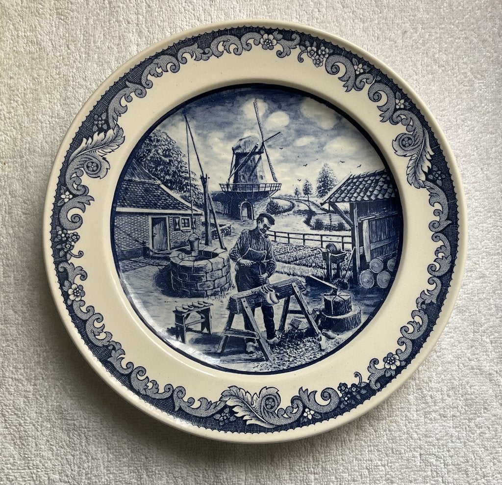 Delfts blauw wandbord met afbeelding van een klompenmaker, Ophalen