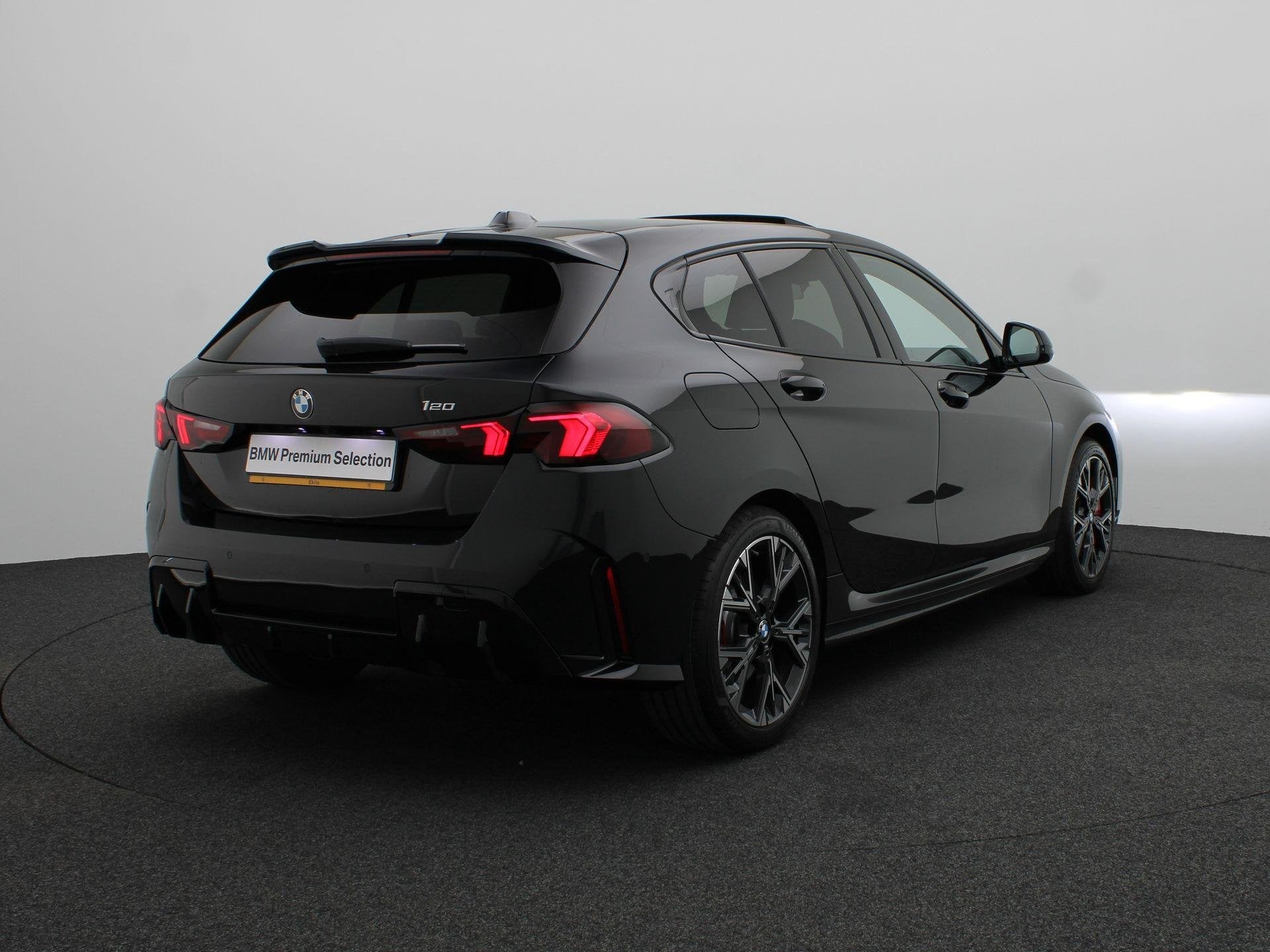 BMW 1 Serie 120 M Sport Design Edition | M Sportpakket Pro |, Met garantie (alle), Zwart, Automatische klimaatregeling, Bedrijf