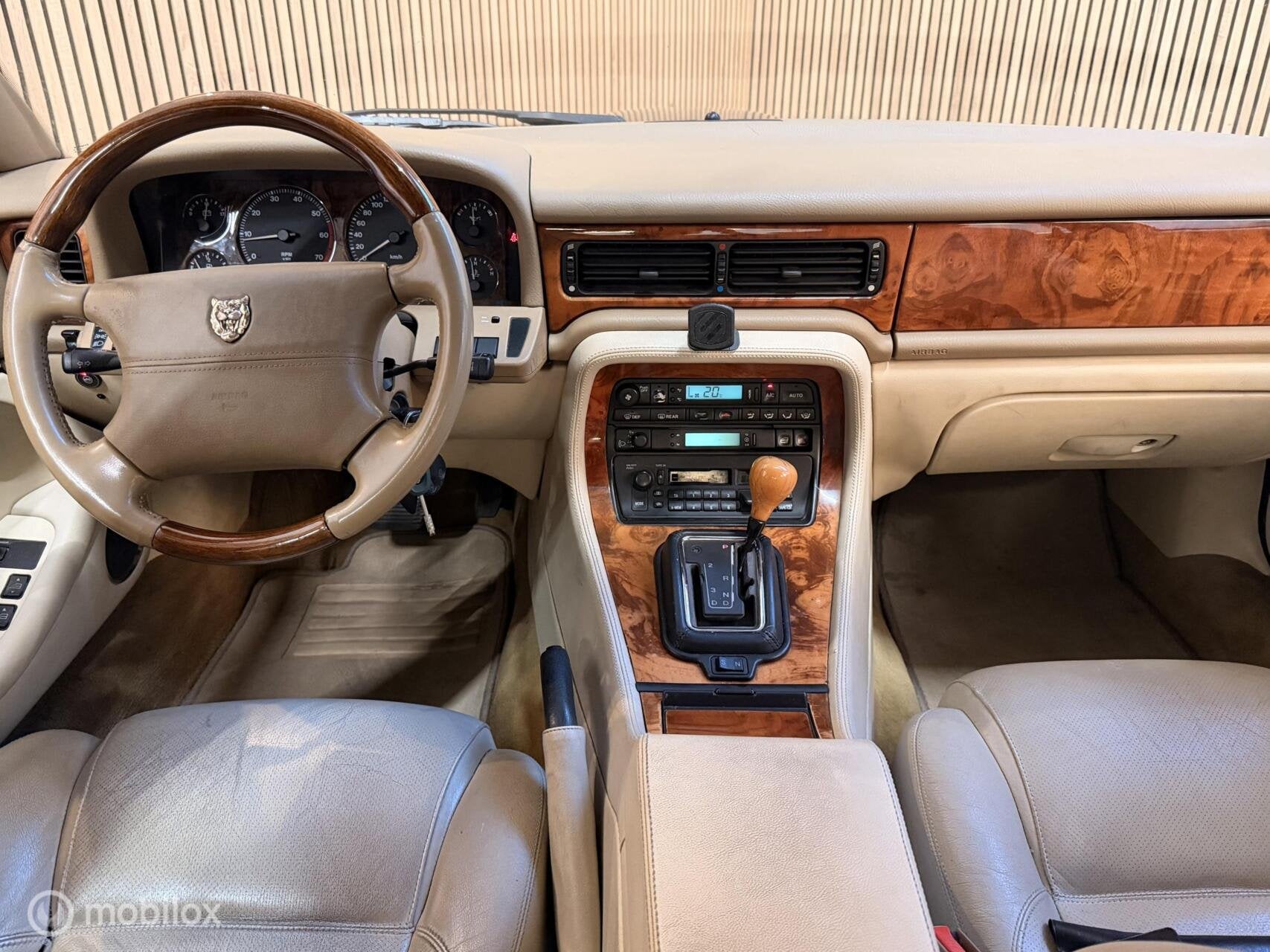 Jaguar XJ 4.0 Sport m APK-5/2027 Automaat BEIGE-LEDER + HOUT, Auto's, Jaguar, Achterwielaandrijving, Gebruikt, Beige, Automatische klimaatregeling