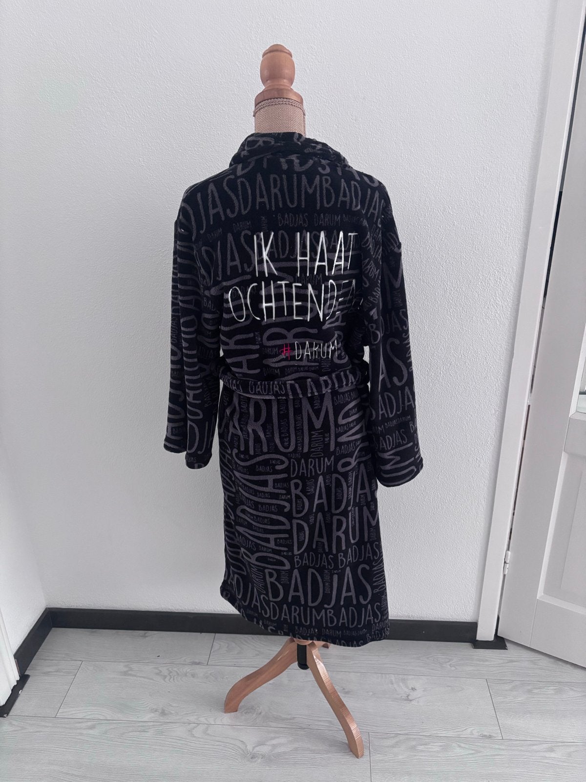Nieuwe badjas "Ik haat ochtenden" - Maat S/M, Kleding | Dames, Overige Dameskleding, Ophalen of Verzenden, Nieuw