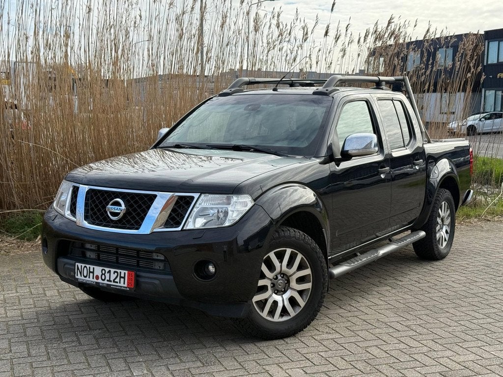 Nissan Navara 3.0 dCi LE Double Cab Automaat Navi Export, Auto's, Automaat, Parkeercamera, Stof, Gebruikt