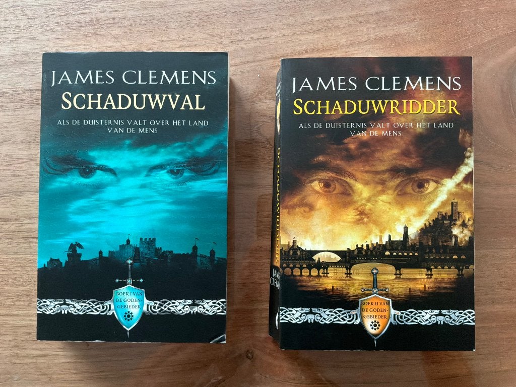 James Clemens boek 1 en 2 van de godengebieder, Ophalen, Zo goed als nieuw