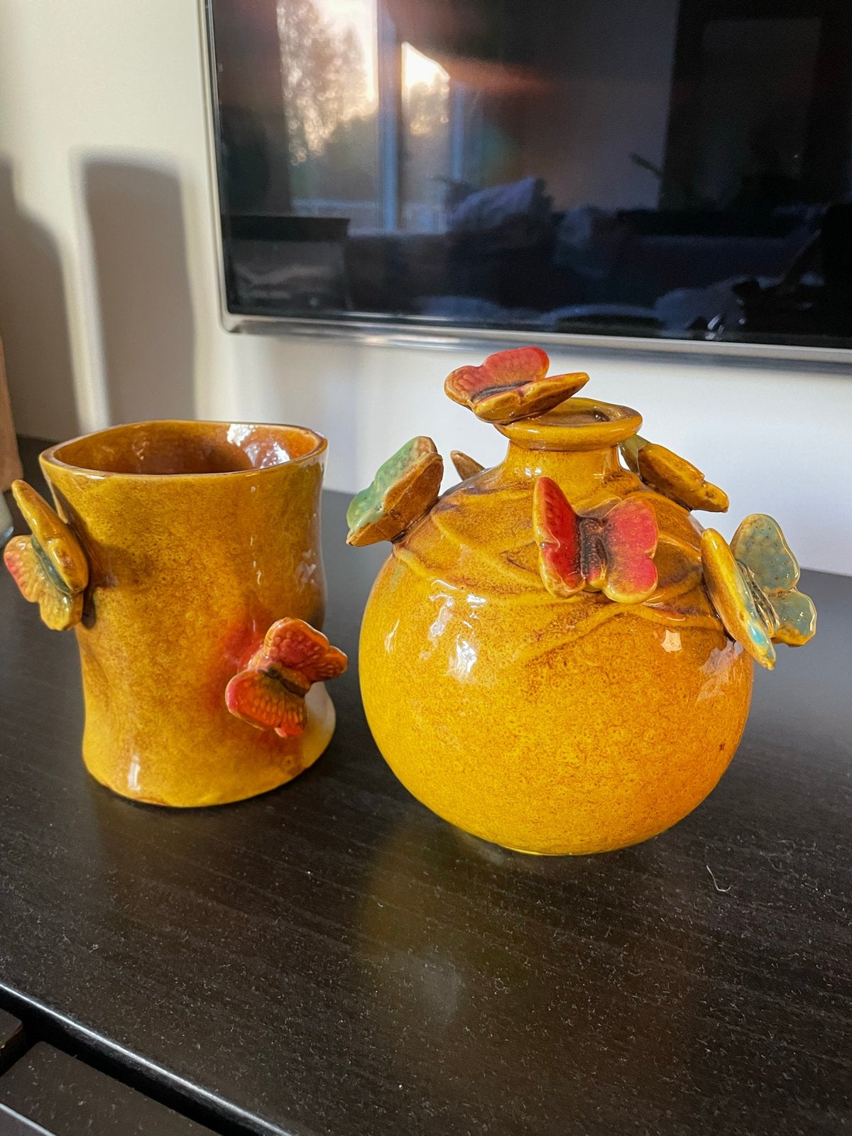 Set van 2 decoratieve vazen met vlinders, Ophalen, Handgemaakt, Meerkleurig, Zo goed als nieuw