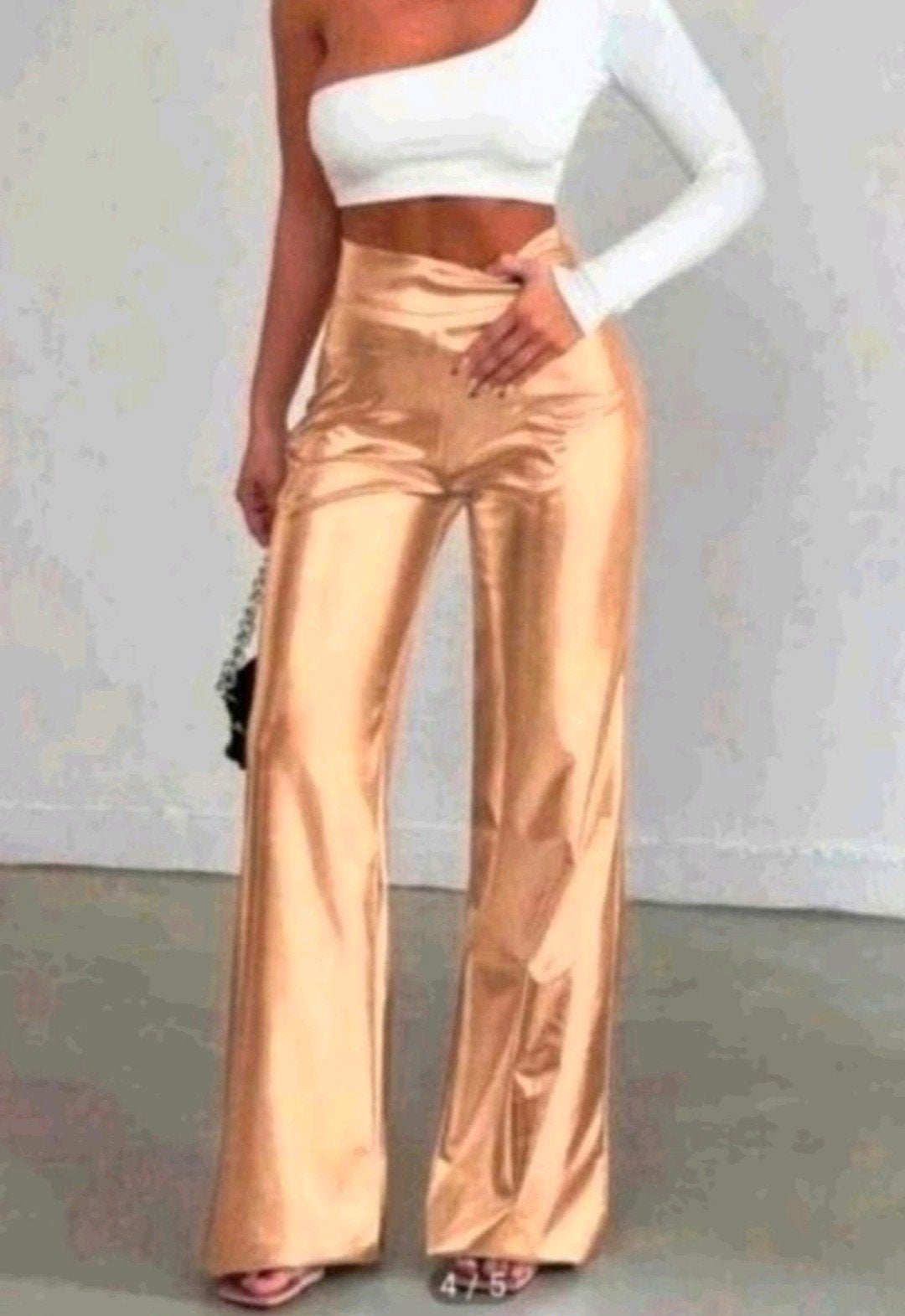 Nieuw.
Goudkleurige flared broek met stretch. Maat XS/S, Kleding | Dames, Jumpsuits, Ophalen of Verzenden