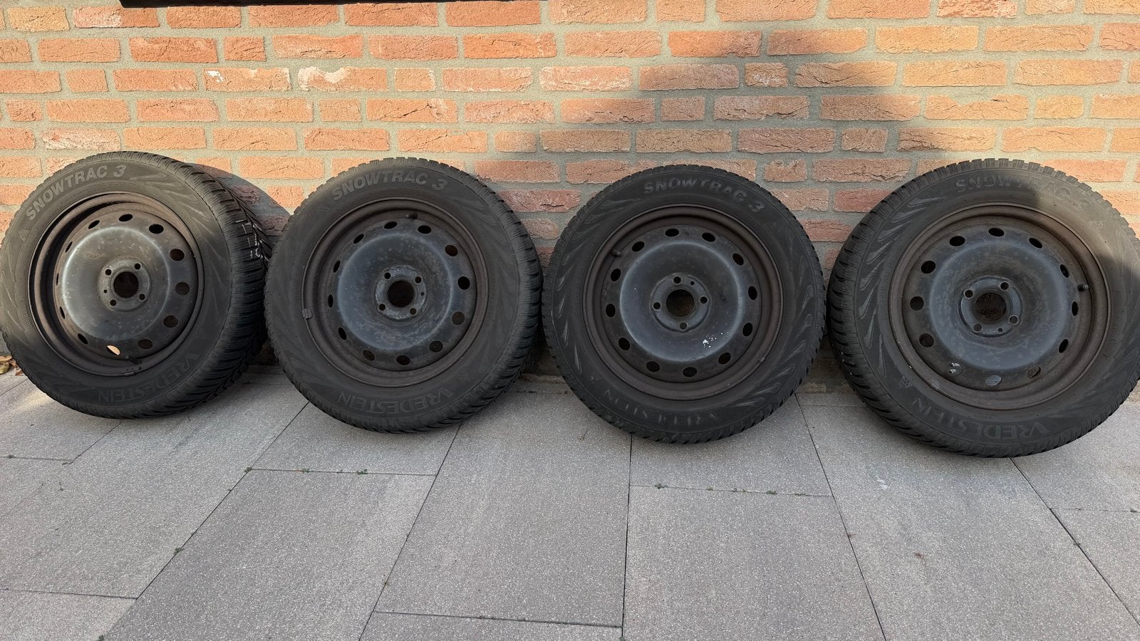 4 Vredestein Snowtrac winterbanden op stalen velgen, Auto diversen, Ophalen of Verzenden, Gebruikt