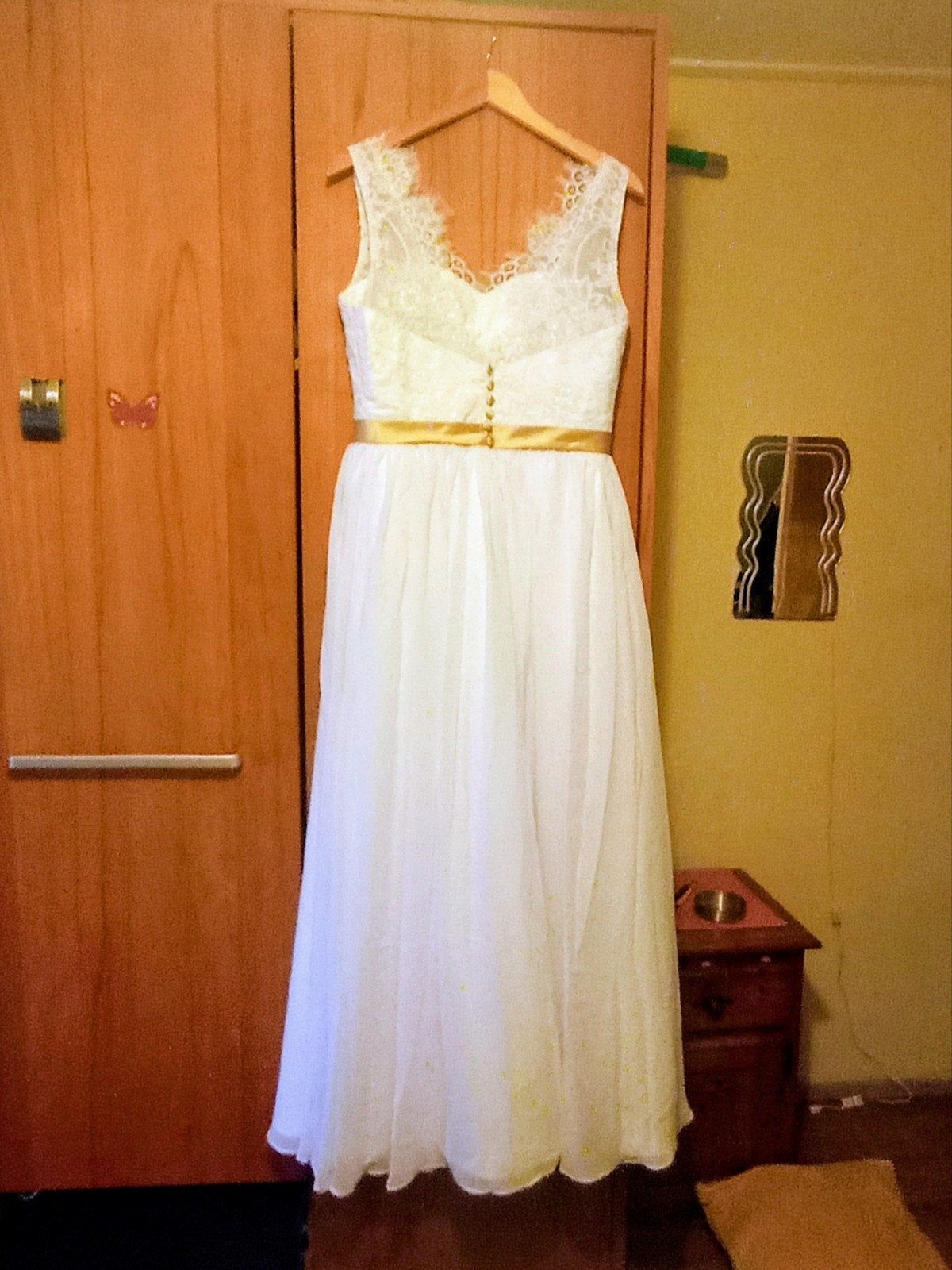 mooie wiite trouwjurk  met elegante  gouden band, Ophalen of Verzenden, Zo goed als nieuw, Wit, Trouwjurk