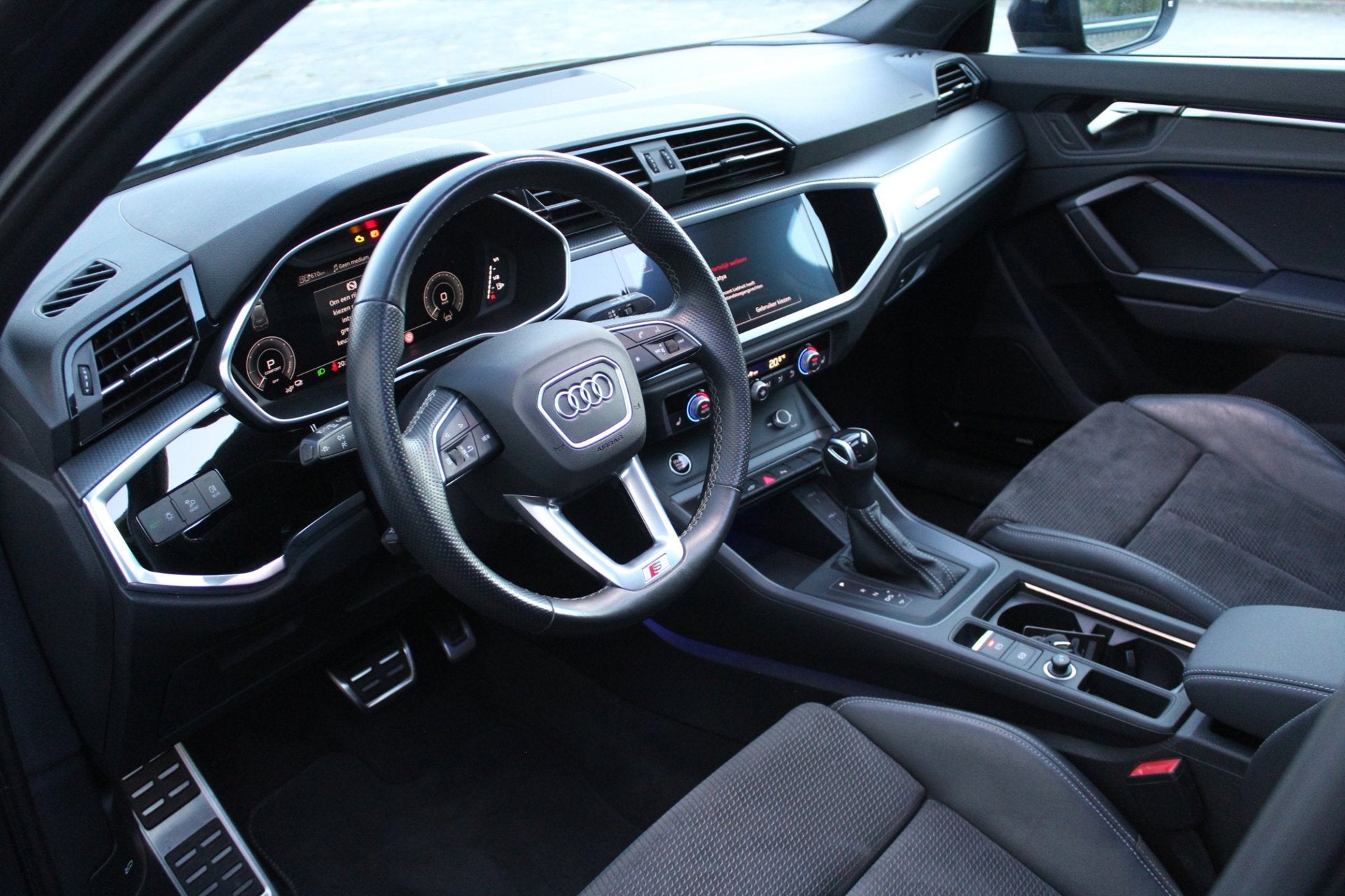 Audi Q3 45 TFSI e 3x S-Line | Panoramadak| 360 Camera | Sono, Auto's, Audi, Dealer onderhouden, Gebruikt, Zwart, Blauw
