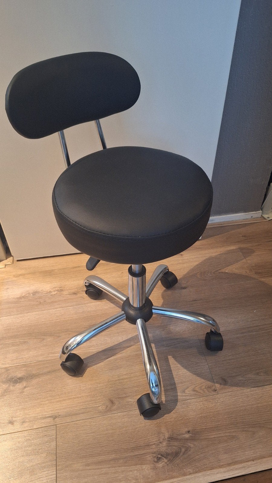 te koop : Verrijdbare stoel met rugleuning, Ophalen, Zo goed als nieuw, Zwart, Bureaukruk