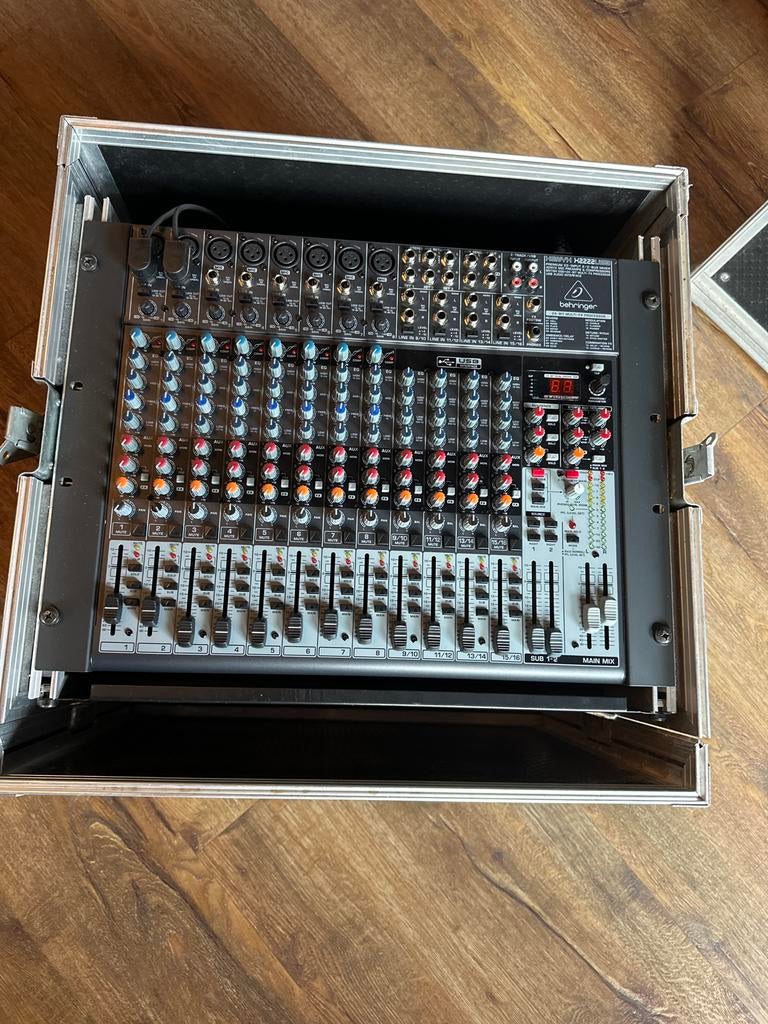 Behringer mengpaneel met JB Systems CD-spelers in flightcase, Ophalen of Verzenden, Gebruikt, 10 tot 20 kanalen, Microfooningang