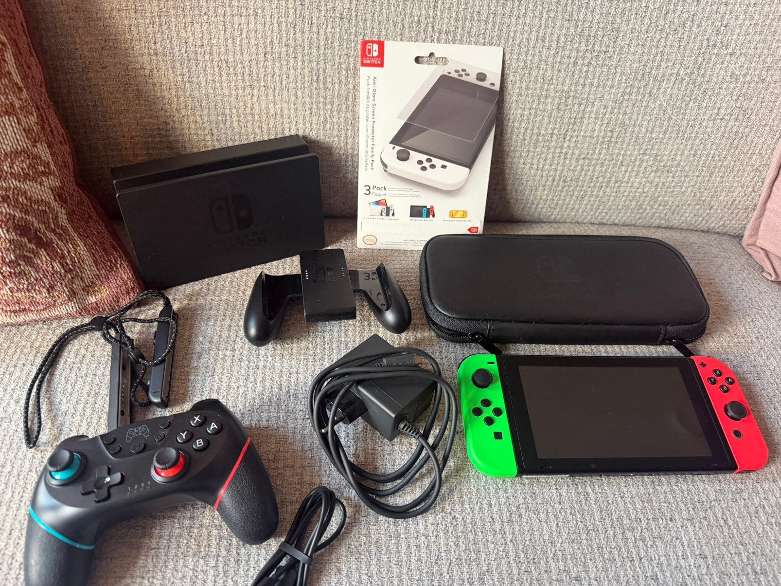 Nintendo Switch V2! compleet met accessoires!!, Spelcomputers en Games, Ophalen of Verzenden, Zo goed als nieuw, Met 2 controllers