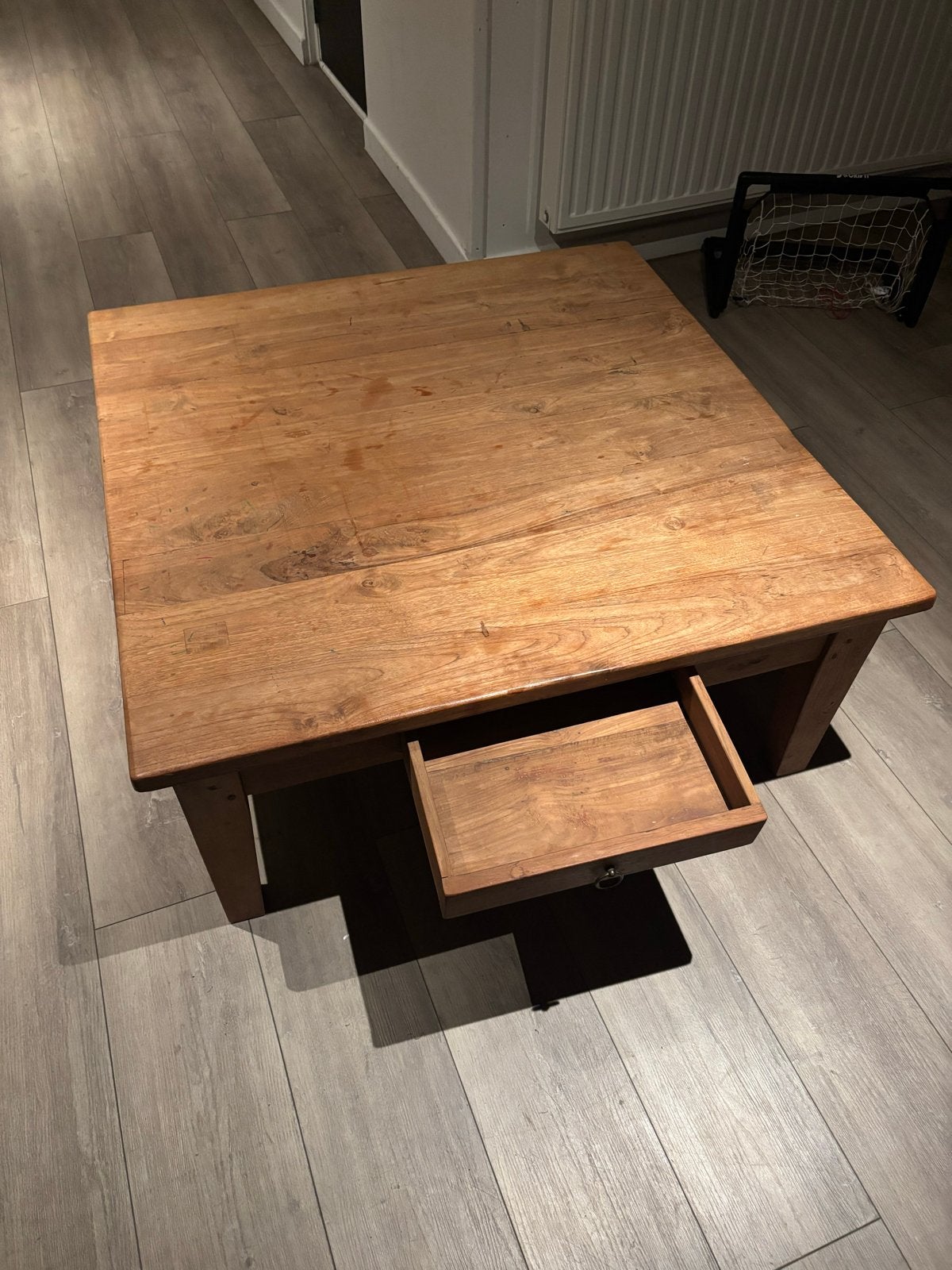 Massief houten salontafel met lade, Ophalen, Gebruikt, Vierkant, 50 tot 100 cm