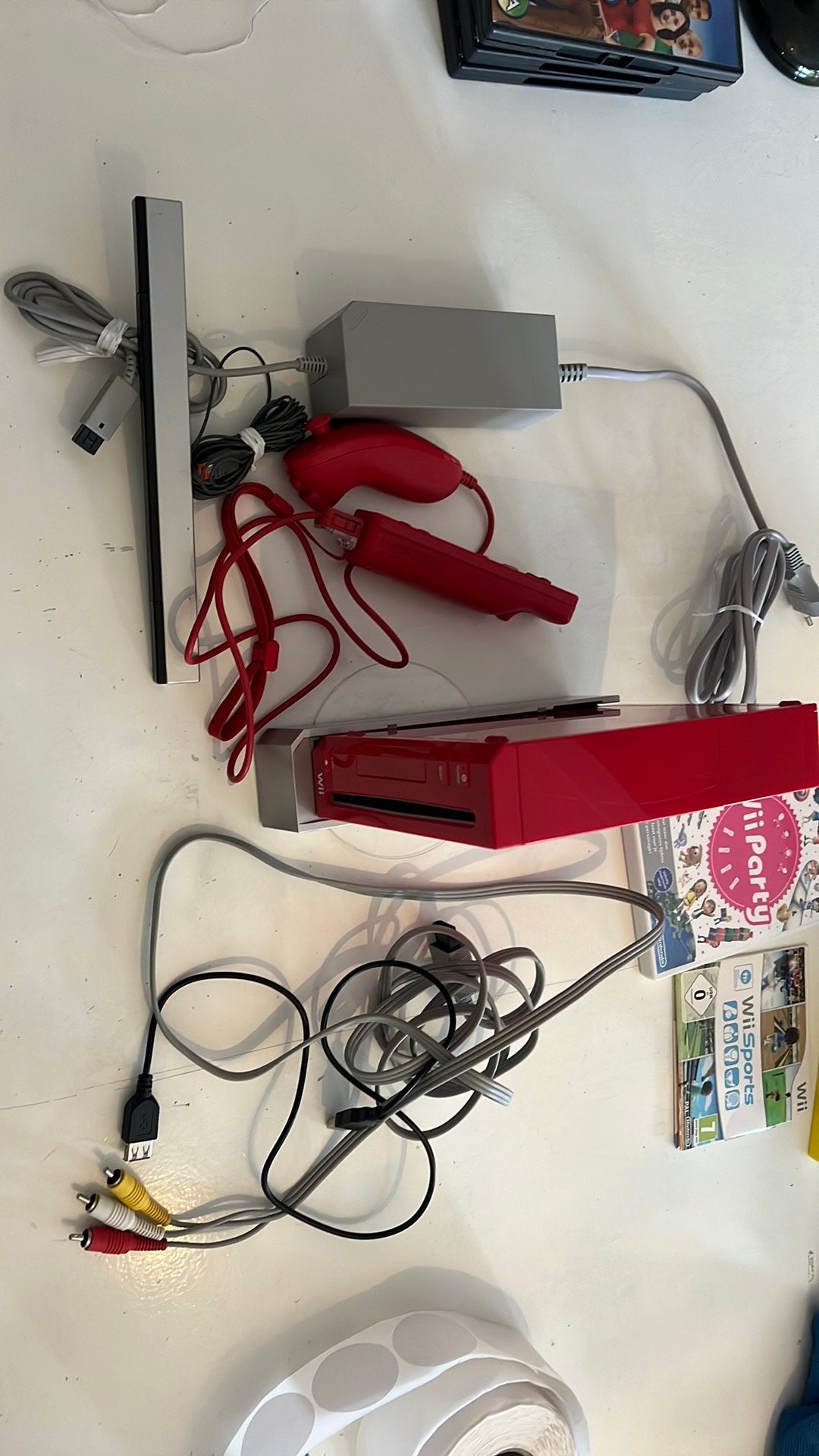 Rode Nintendo Wii met controllers en games, Ophalen of Verzenden, Gebruikt, Met 2 controllers, Met games