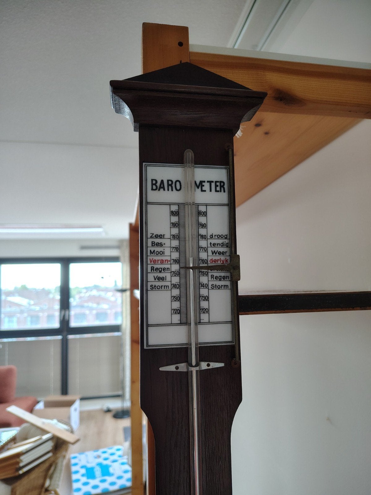 Antieke barometer, Ophalen