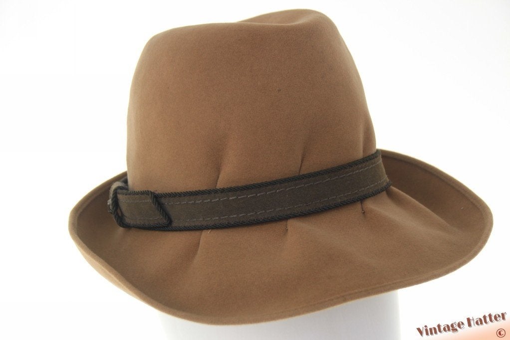 Vintage Dameshoed beige vilt met toegevoegde band 55 = S -XS, Ophalen of Verzenden, Gedragen, 55 cm (S, 6⅞ inch) of minder, Hoed