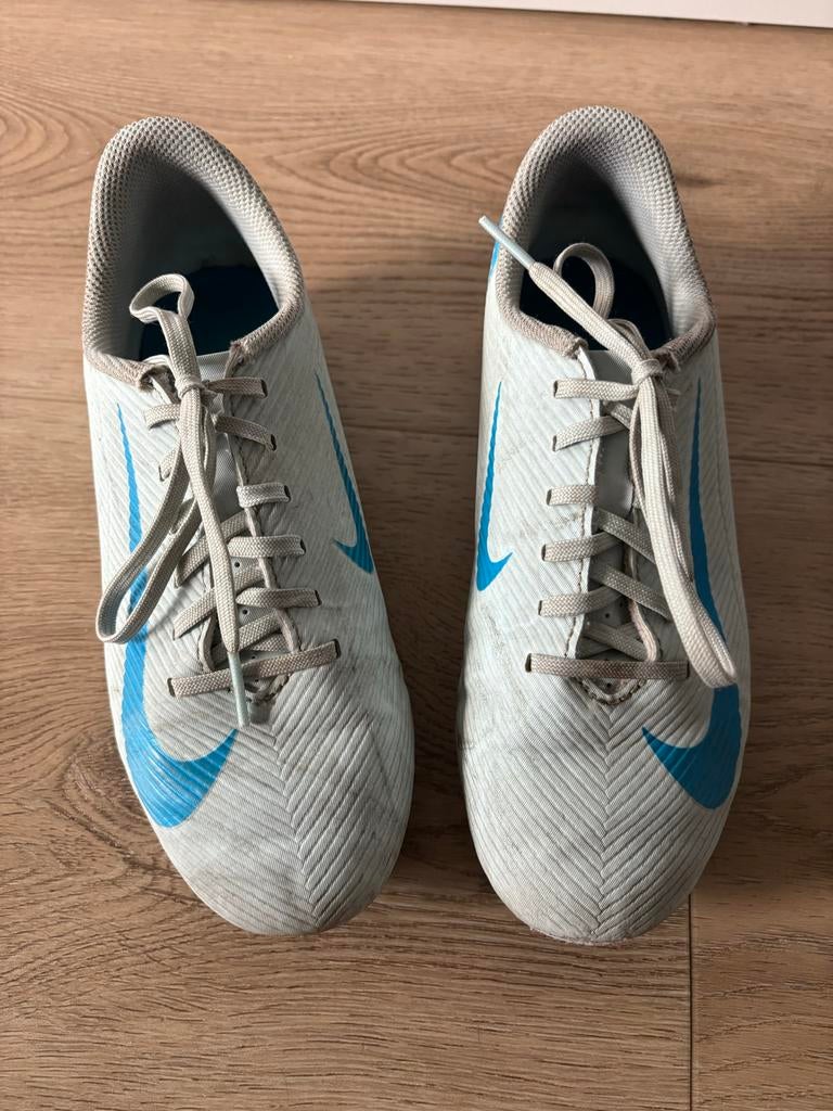 Nike Voetbalschoenen - Maat 35, Sport en Fitness, Voetbal, Maat XS of kleiner, Ophalen of Verzenden, Zo goed als nieuw, Schoenen
