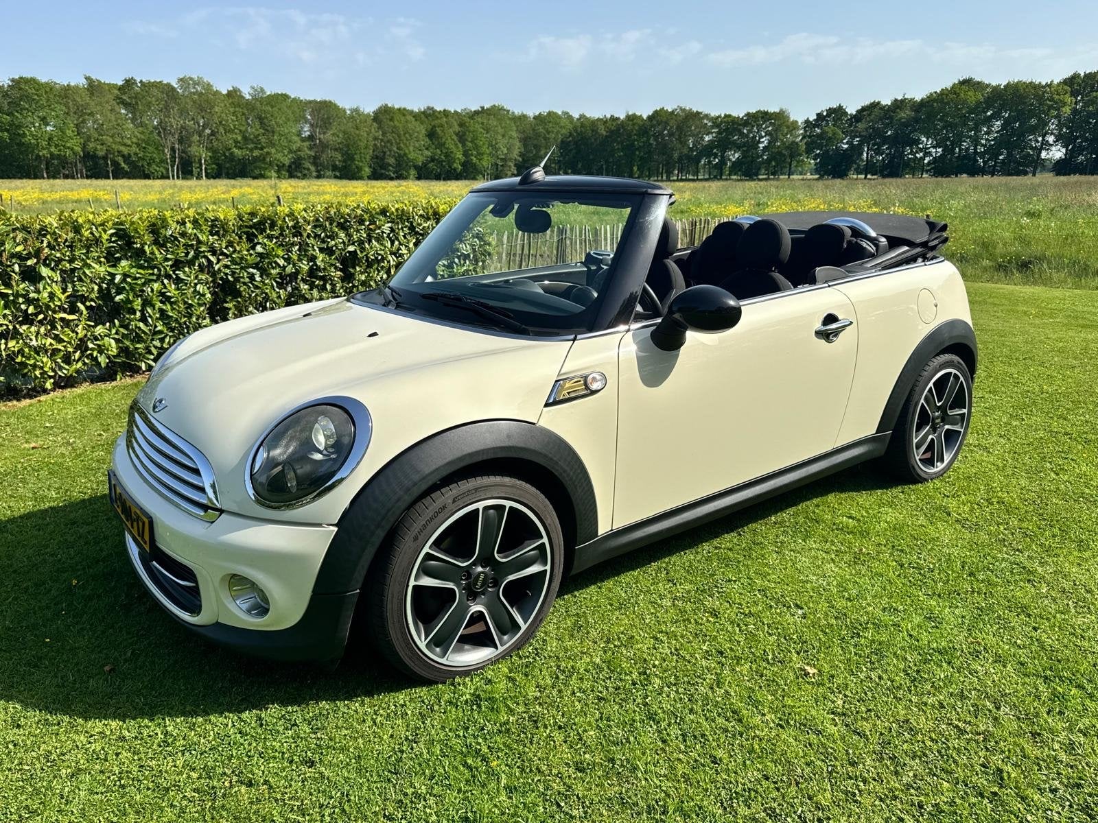 Mini Cooper Cabrio 1.6 pepper uitvoering, Auto's, Mini, Zwart, 4 cilinders, Cabriolet, 4 stoelen