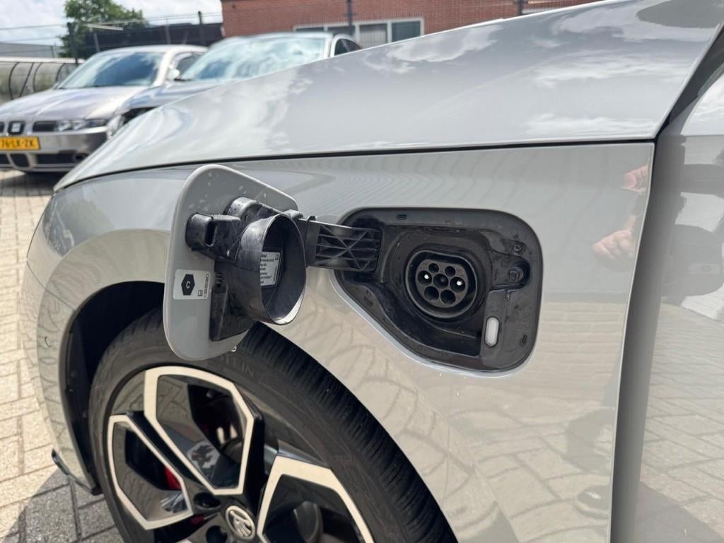 Skoda Octavia 1.4 TSI iV 245pk Phev DSG 2021 Grijs, Auto's, Skoda, Zwart, 4 cilinders, 1500 kg, Te koop