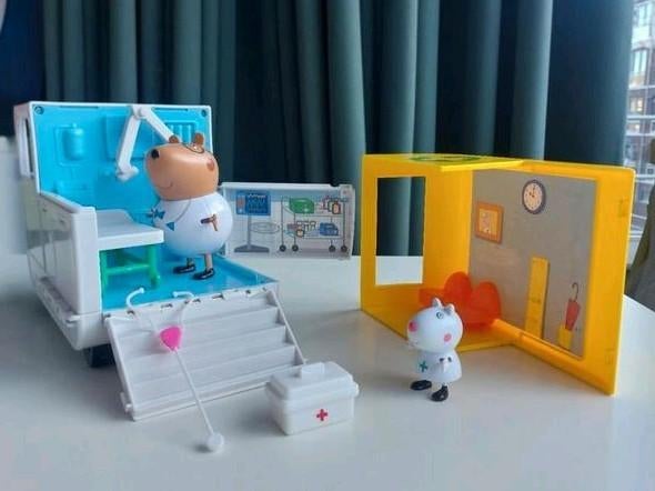 Peppa Pig Mobiel Medisch Centrum Speelset, Ophalen, Gebruikt, Jongen of Meisje