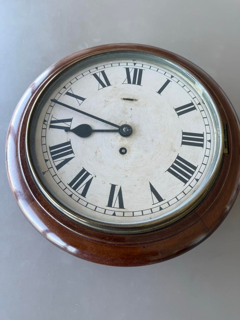 Antieke houten wandklok met Romeinse cijfers, Ophalen of Verzenden