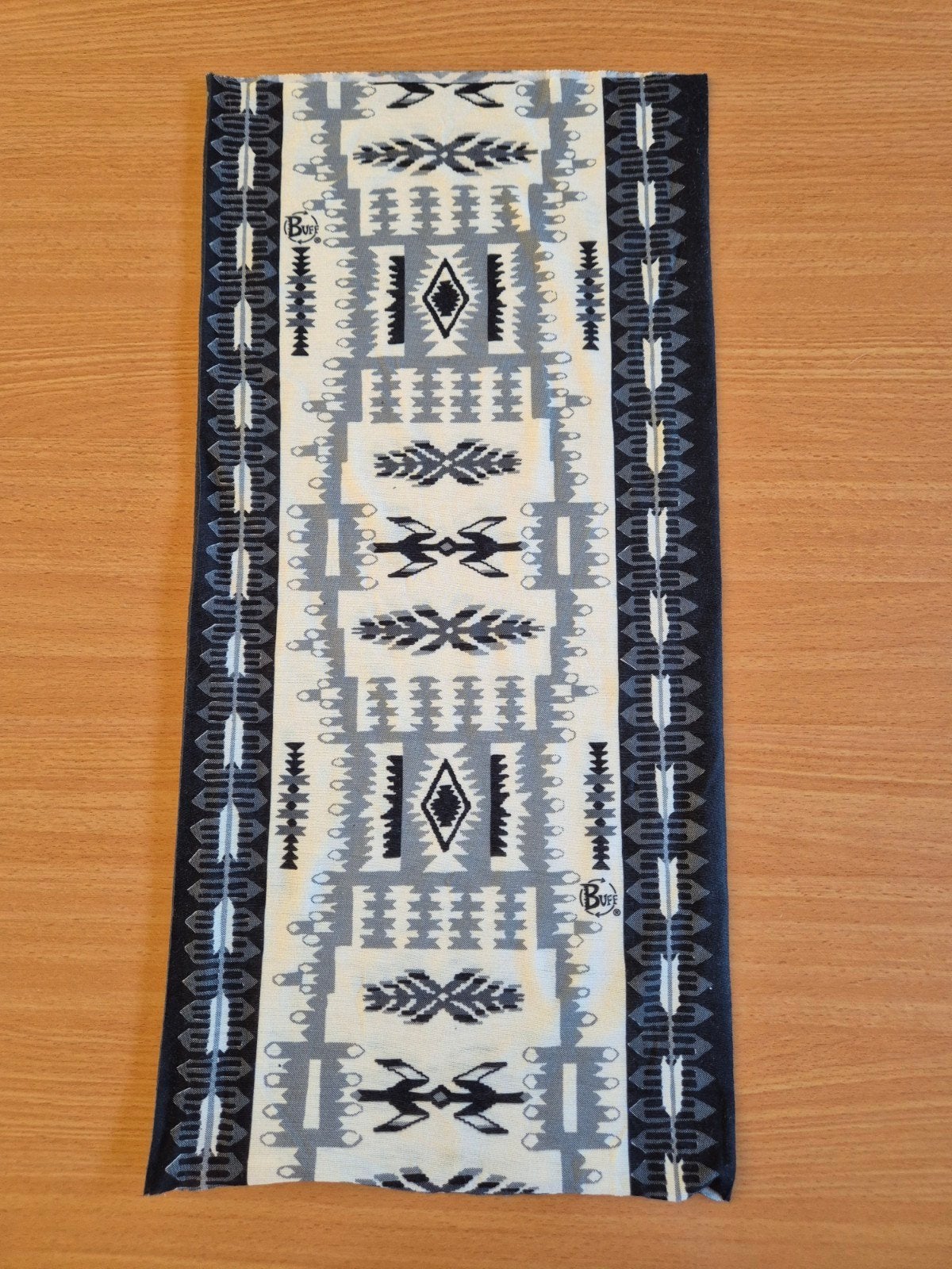 Buff sjaal met patroon - Nieuw, nooit gedragen, Kleding | Dames, Mutsen, Sjaals en Handschoenen, Maat 46/48 (XL) of groter, Ophalen of Verzenden