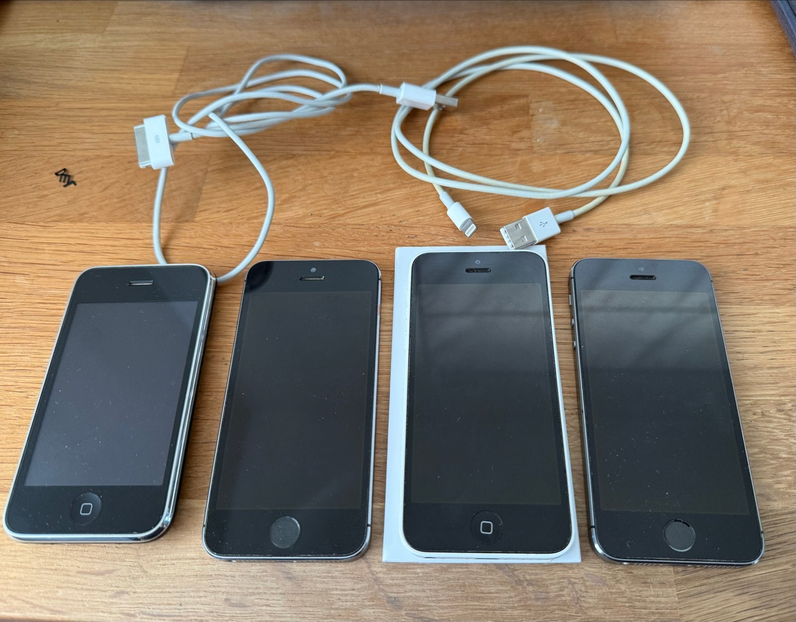 Partij van 4 Apple iPhones (3x iPhone 5, 1x iPhone 4), Ophalen, Gebruikt, 16 GB, IPhone 5