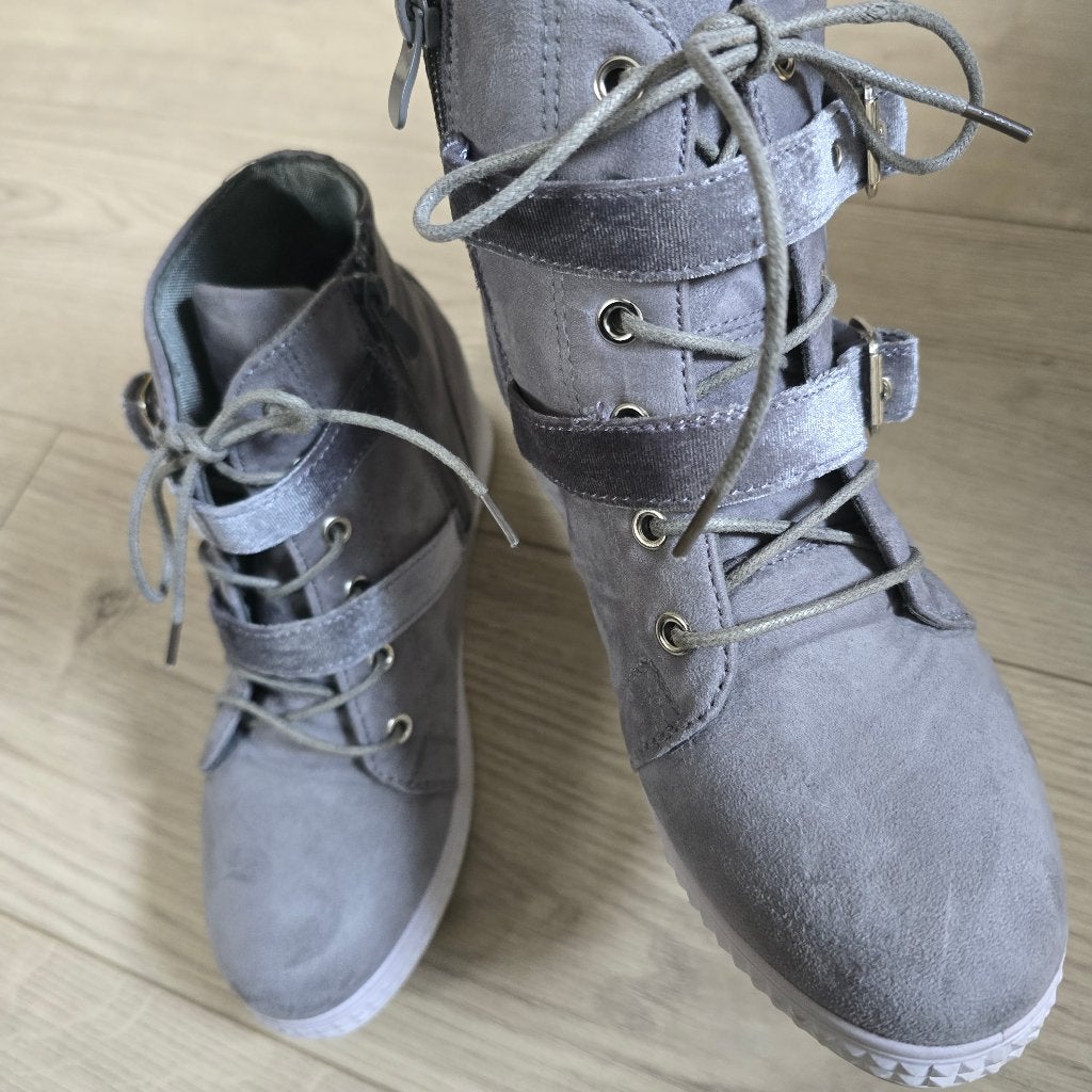 Schoenen-maat 39- zgan, Ophalen, Grijs, Sneakers of Gympen, Zo goed als nieuw