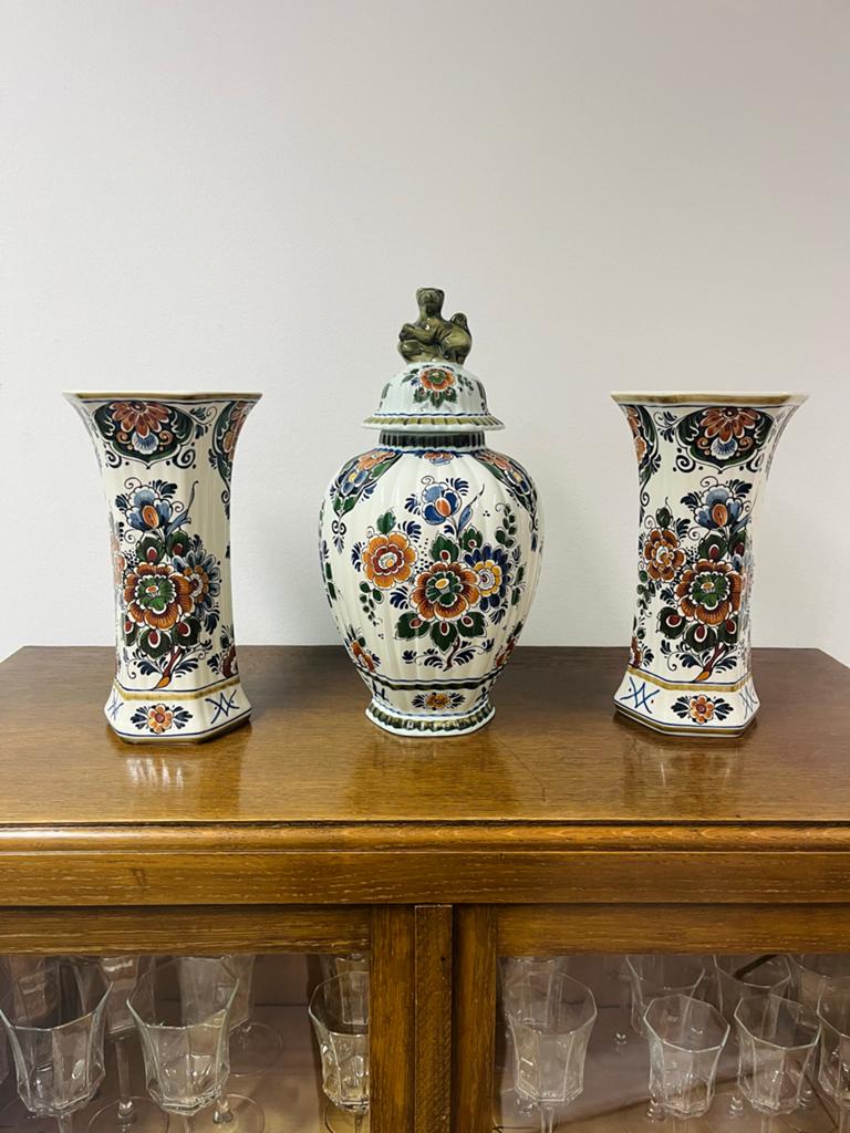 Prachtig vintage Delft Polychroom Kaststel Vazen Set delfts, Antiek en Kunst, Antiek | Vazen, Ophalen of Verzenden