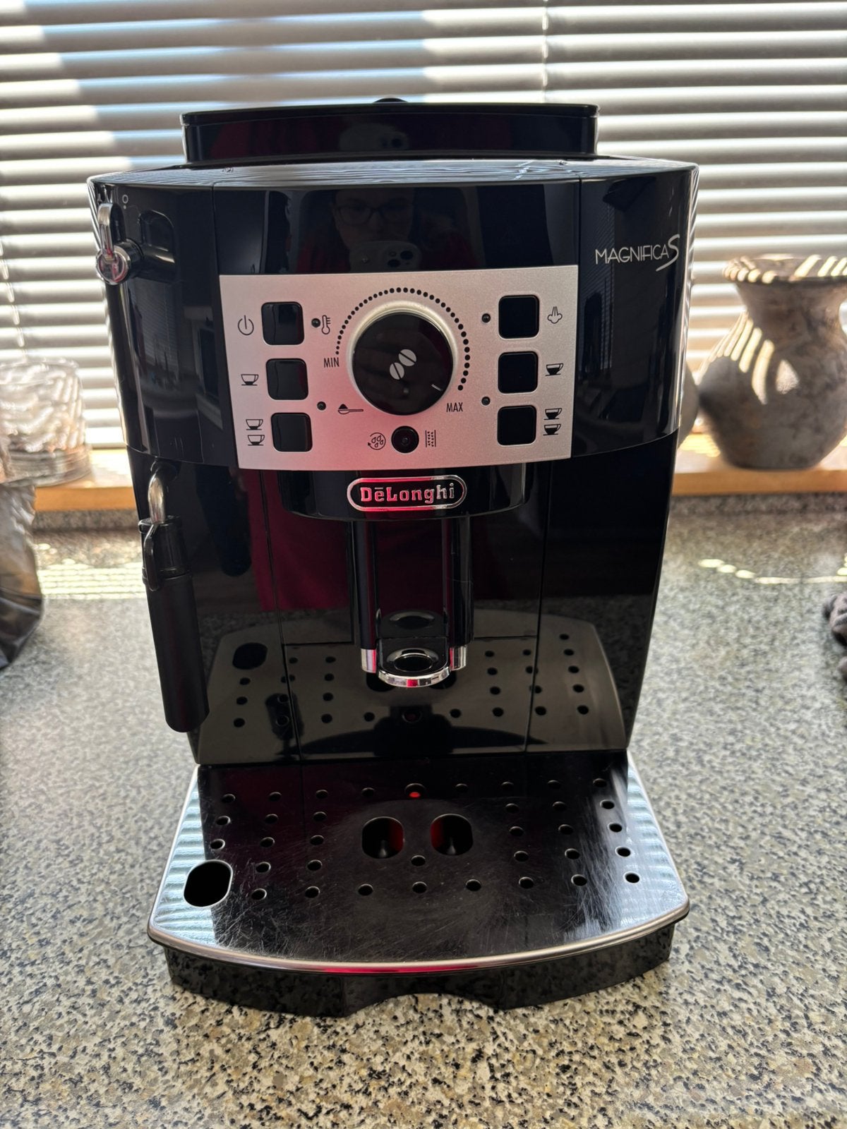 Koffieapparaat Delonghi Magnifica S, Witgoed en Apparatuur, Koffiezetapparaten, Ophalen, Zo goed als nieuw, Koffiemachine, Stoompijpje