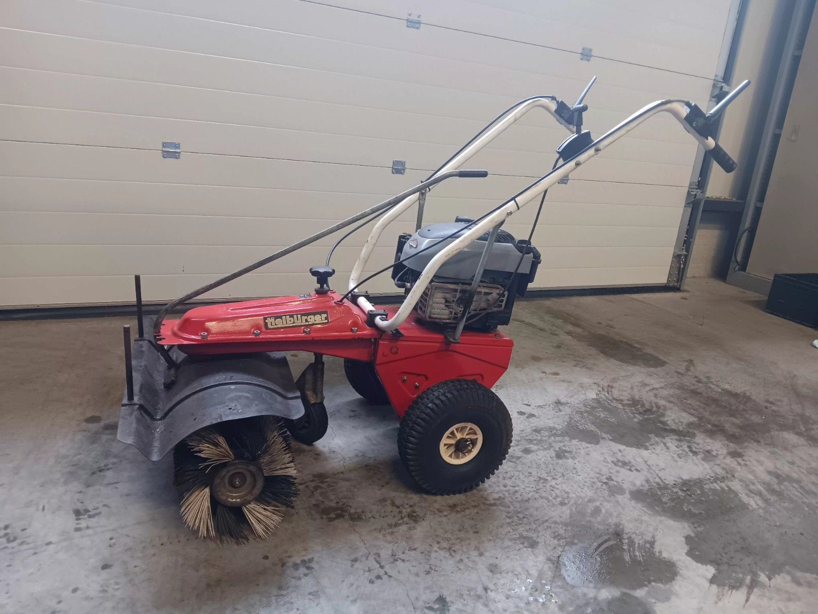 Tielburger TK 17 veegmachine - Werkend, behoeft onderhoud, Ophalen, Gebruikt, Tielburger