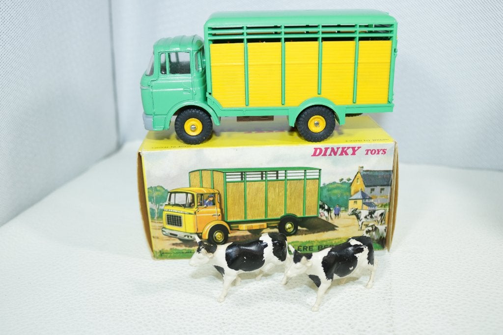 Dinky 577 Berliet koeienwagen 1:43 perfect mint in box, Hobby en Vrije tijd, Modelauto's | 1:43, Ophalen of Verzenden, Zo goed als nieuw