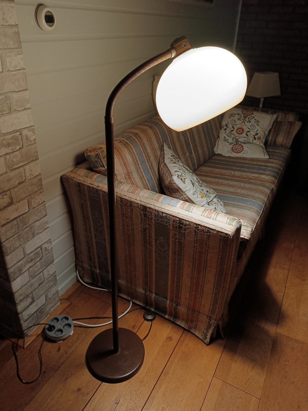 Vintage vloerlamp met flexibele arm en opalen plexiglas kap, Ophalen, E27 (groot), Vintage / Retro, 150 tot 200 cm