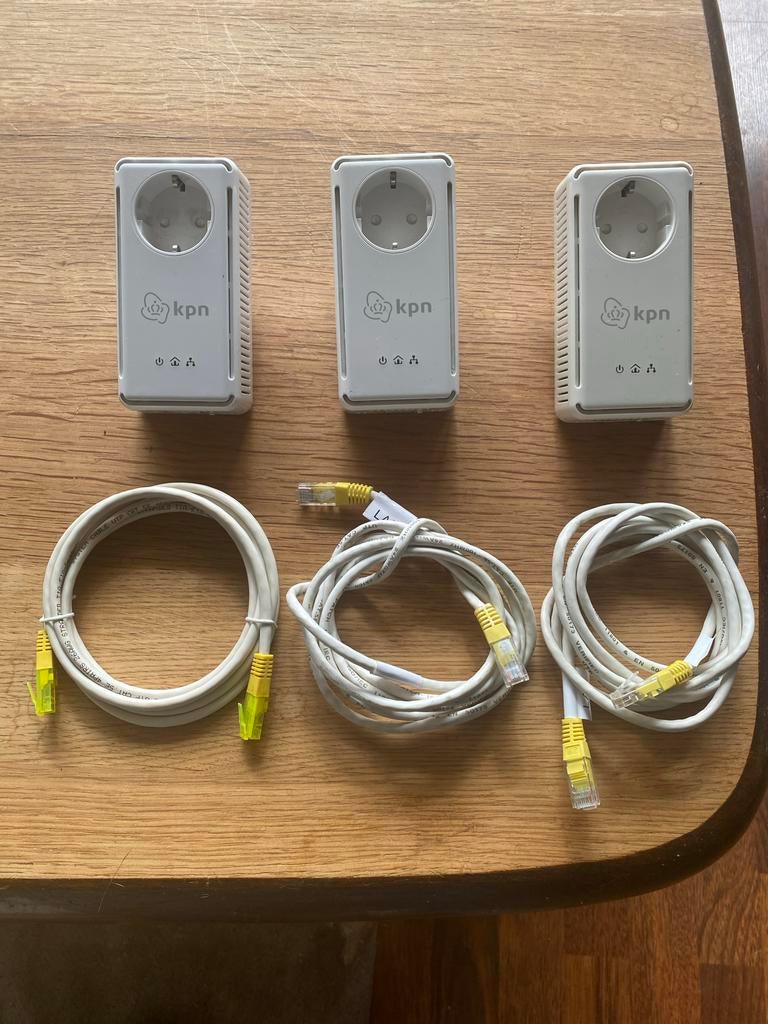 KPN Powerline Adapters (3 stuks) met LAN-kabels, Ophalen of Verzenden, Zo goed als nieuw