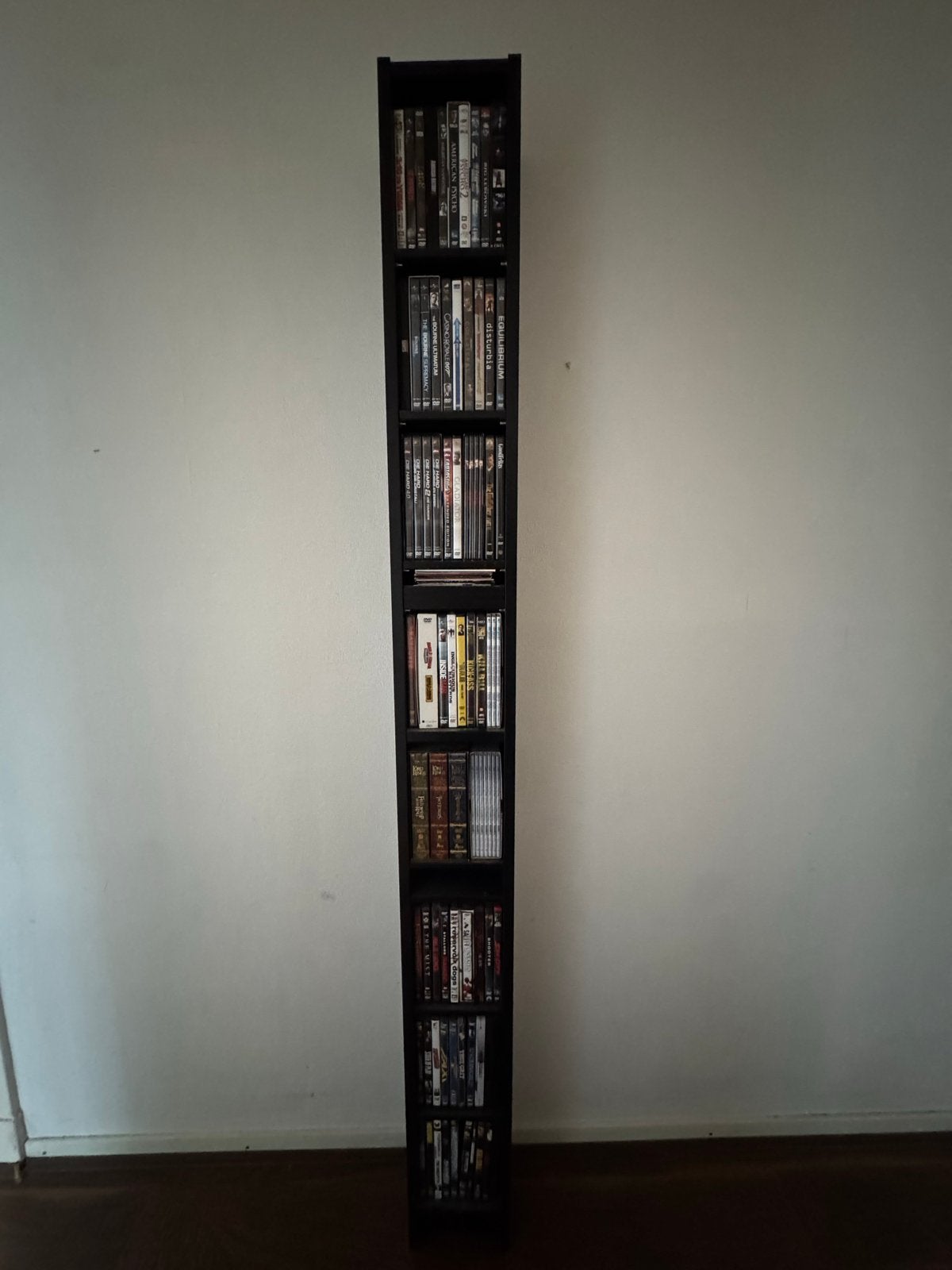 IKEA kast met 80 DVD's - Zo goed als nieuw!, Alle leeftijden, Ophalen, Zo goed als nieuw