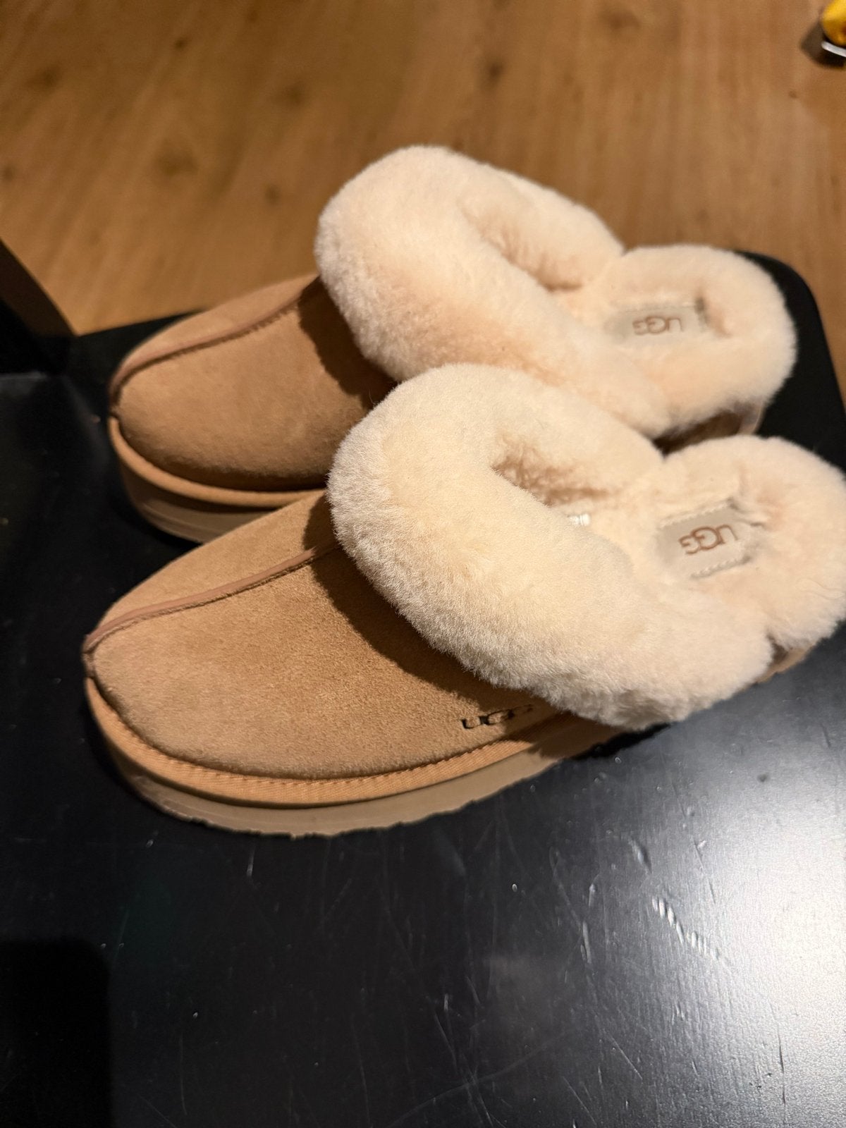 Ugg pantoffels - nieuw en nooit gedragen, Bruin, Nieuw, Ophalen of Verzenden, Pantoffels of Sloffen