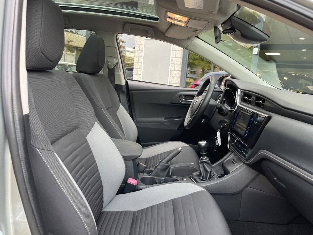Foto 23 van Toyota Auris Touring Sports 1.2T Business Pano Trekhaak Navi