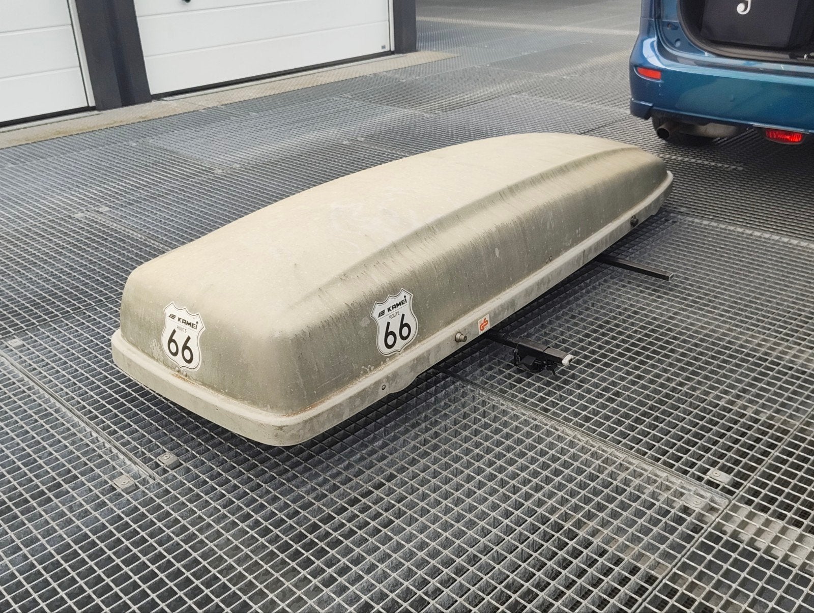 Grote dakkoffer.   Staat in Heerhugowaard, Ophalen