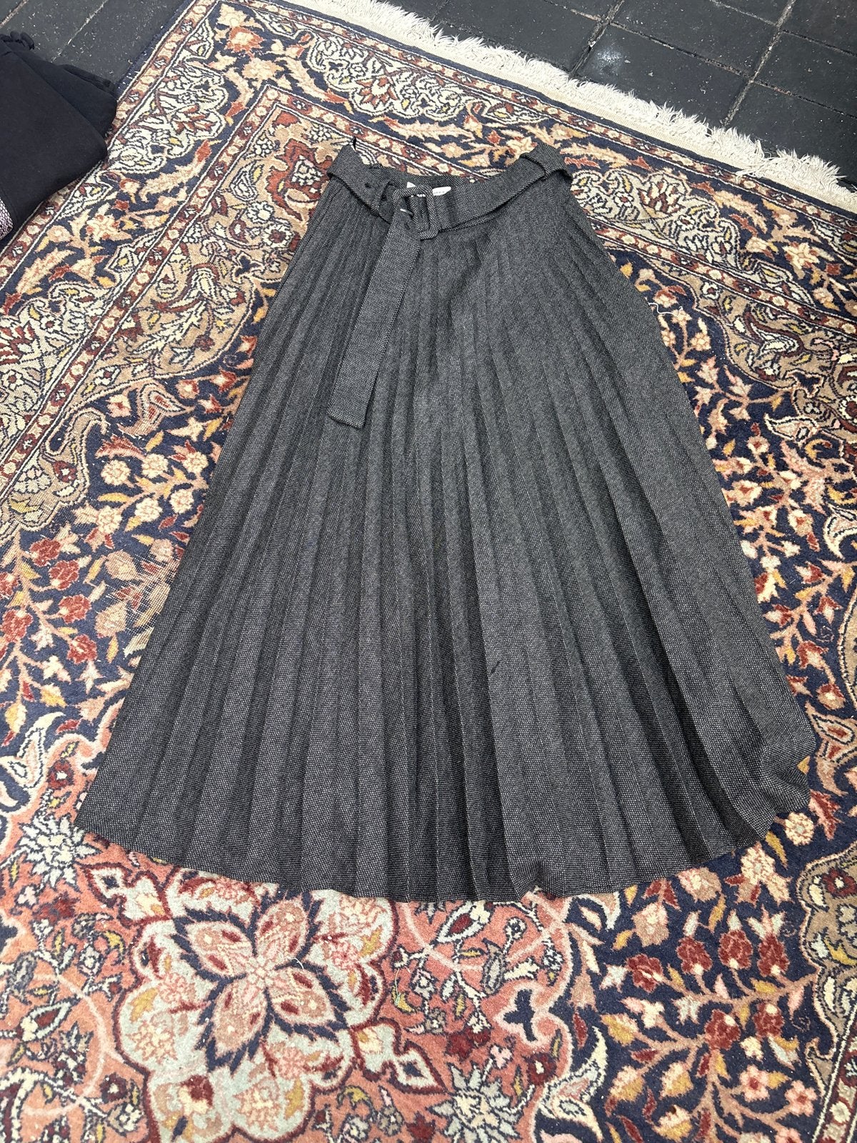Zara geplooide midi-rok met riem - Maat XS, Nieuw, Ophalen of Verzenden, Maat 34 (XS) of kleiner, Grijs