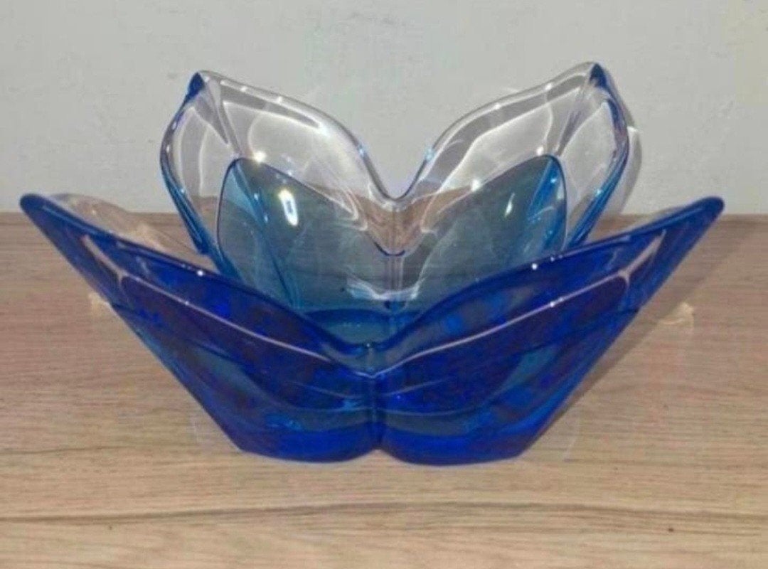 Gesigneerde Orrefors schaal,  model Lotus. Zweden., Ophalen of Verzenden, Zo goed als nieuw, Rond, Glas