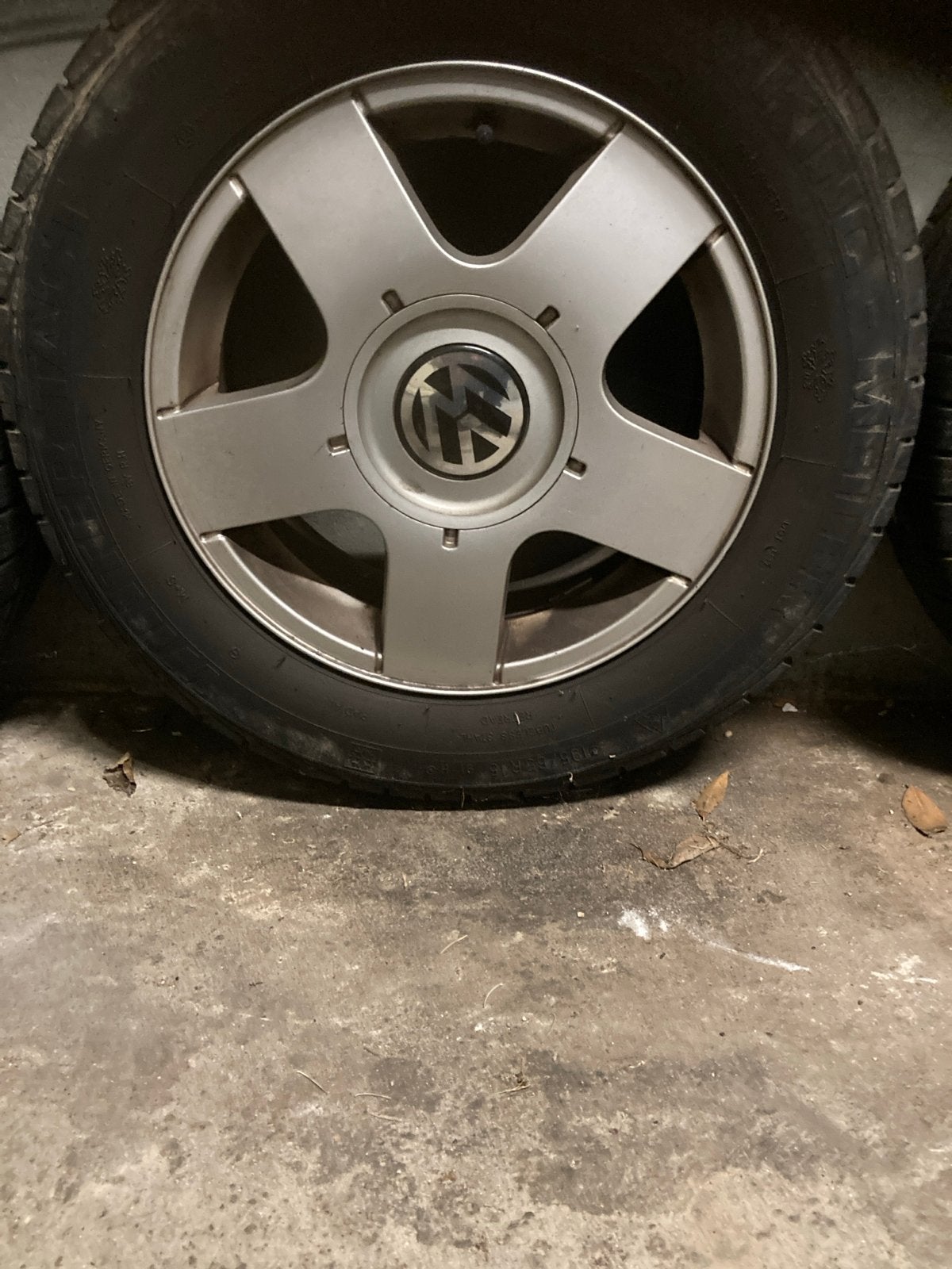 Winterbanden met velgen - VW (15 inch), Gebruikt, 15 inch, Banden en Velgen, Winterbanden