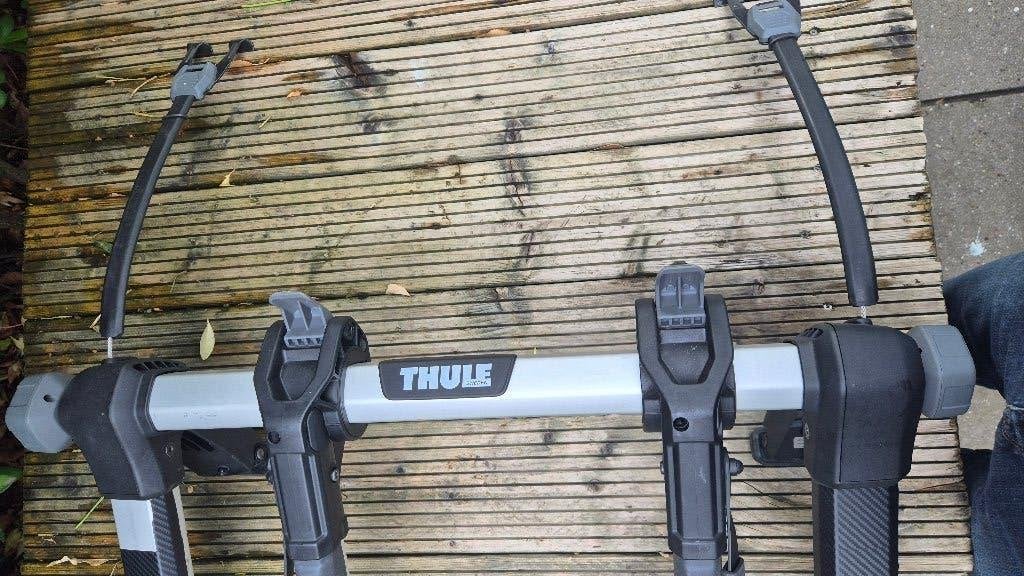 Thule Outway Hanging 2 -fietsendrager voor op de achterklep, Ophalen, 2 fietsen, Zo goed als nieuw, Achterklepdrager