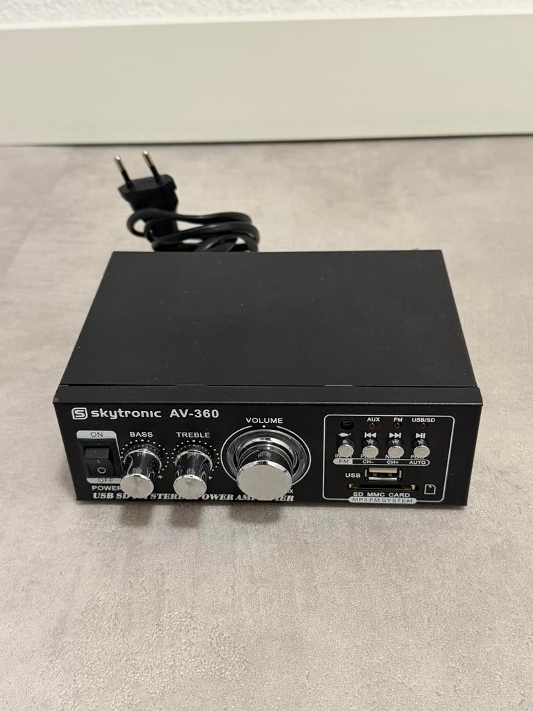 Skytronic AV-360 Stereo Power Amplifier met USB/SD/FM, Audio, Tv en Foto, Versterkers en Receivers, Zo goed als nieuw, Stereo