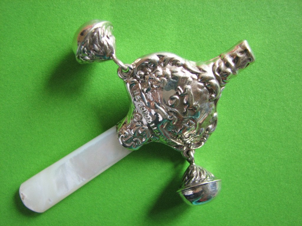 Mooie Zilveren Rammelaar met Poesje en 2 belletjes, Verzenden, Zilver