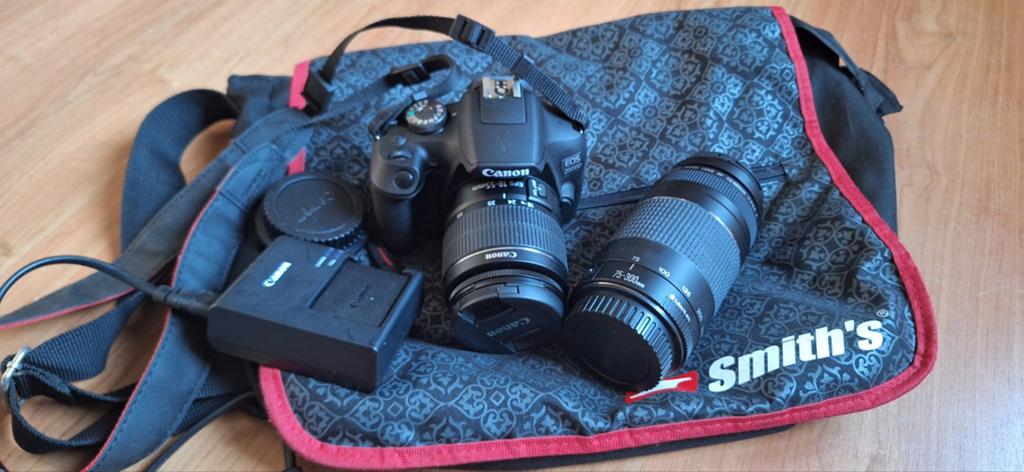 Canon EOS 2000D Spiegelreflexcamera met twee lenzen, Ophalen, Spiegelreflex, Canon, Zo goed als nieuw